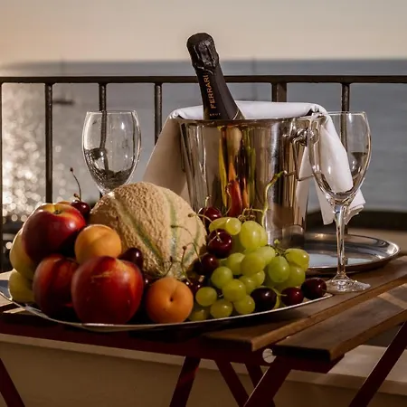 Stella Vi Чефалу